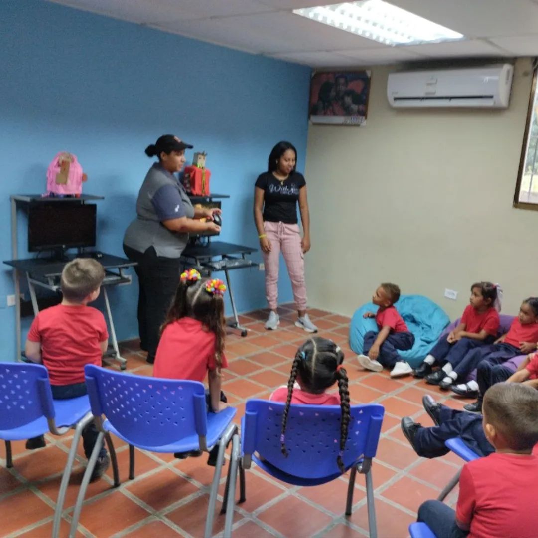 Infocentro realiza jornada de aprendizaje creativo con niños y jóvenes de La Guaira