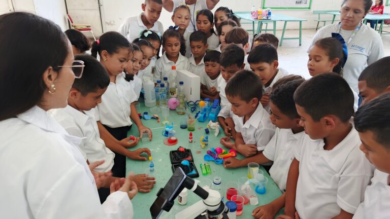 Aragua | Estudiantes de la U.E.N. Rafael Revenga participan en taller de química y robótica