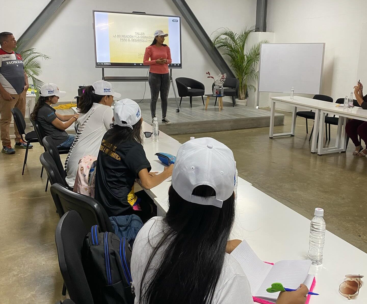 Docentes de La Guaira participan en jornada de formación en neurociencia