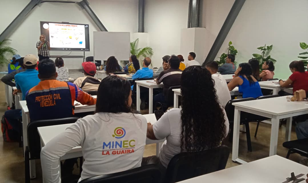 Mincyt imparte taller de Identificación y Descripción de Rocas en La Guaira