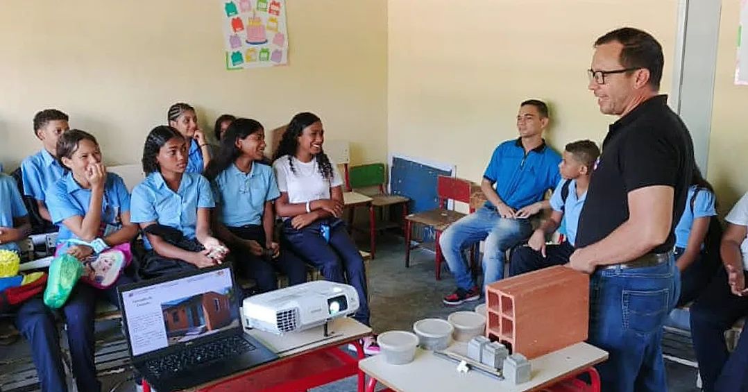Más de 250 estudiantes de Miranda participan en actividades educativas del Polo Científico Tecnológico Venezolano