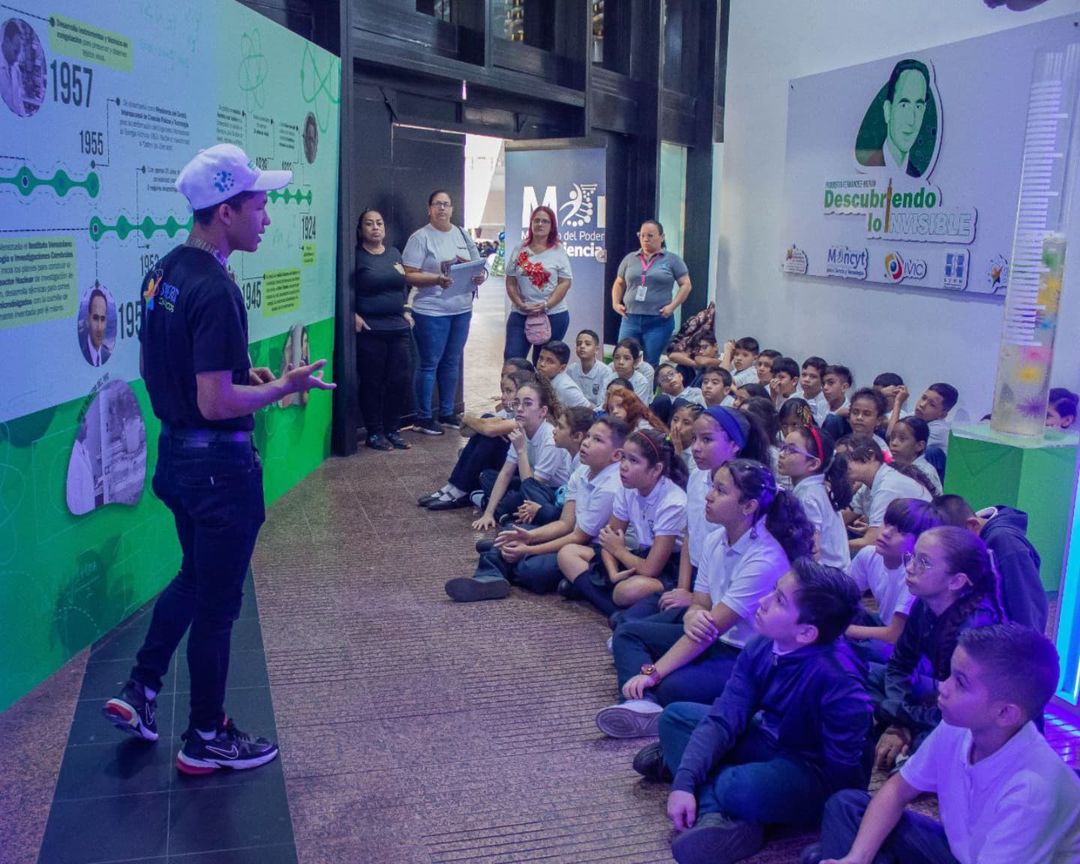 Galería «Descubriendo lo invisible» promueve aprendizaje de la ciencia y la tecnología