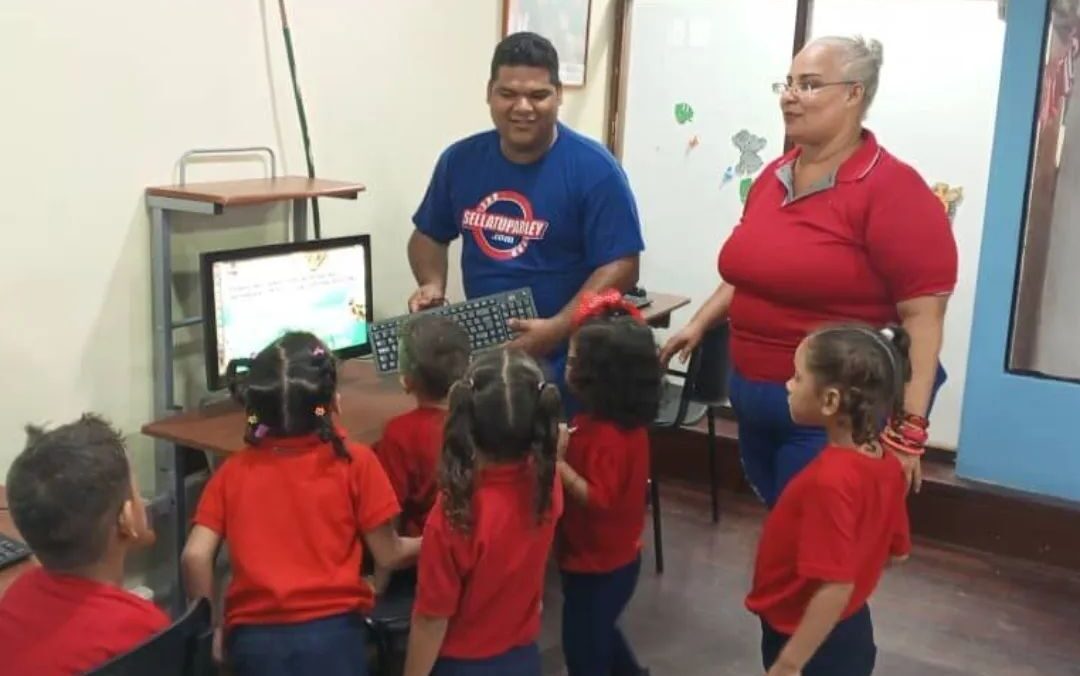 La Guaira | Taller de TIC en la Escuela Ambrosio Plaza impulsa la creatividad infantil
