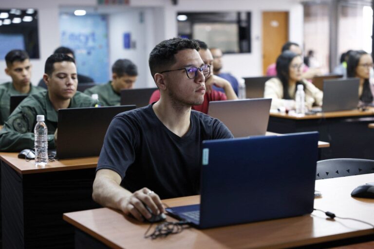 Culmina con éxito segunda edición del curso de Inteligencia Artificial: Machine Learning y Deep Learning en el Mincyt