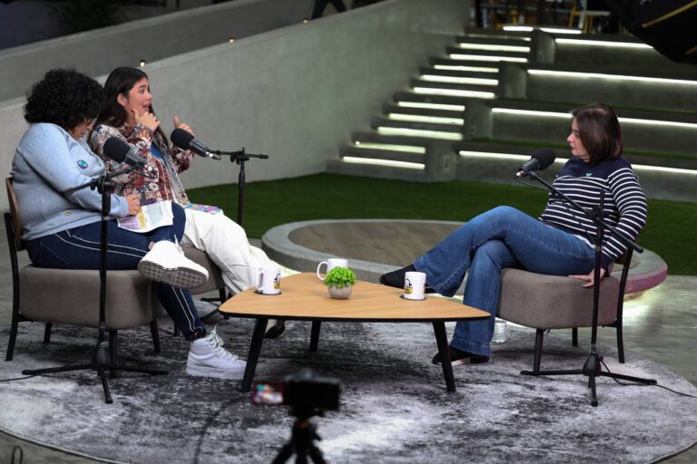 Con Ciencia +Vida, El Podcast abordó impacto de las redes sociales en salud mental de jóvenes