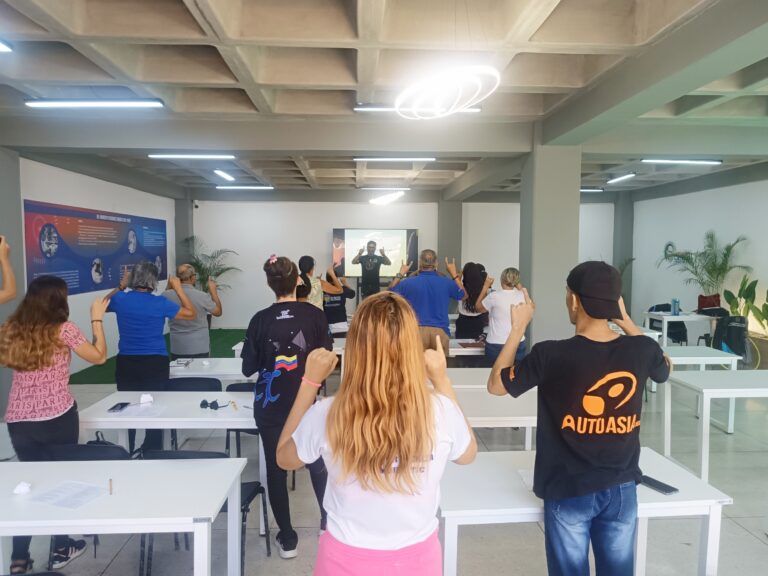 CNTQ ofrece taller sobre recreación y gimnasia cerebral al equipo del Centro Didáctico para la Enseñanza de las Ciencias en Carabobo