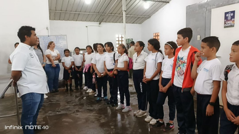 Estudiantes apureños aprenden sobre la elaboración de productos lácteos en la Ruta Científica