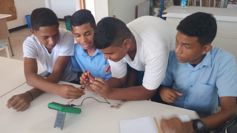 Fundacite Falcón capacita a estudiantes del liceo Esteban Smith Monzón en cibernética