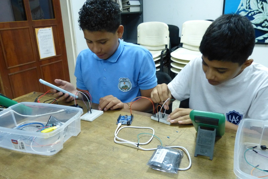 Semilleros Científicos de Aragua reciben formación en robótica y programación