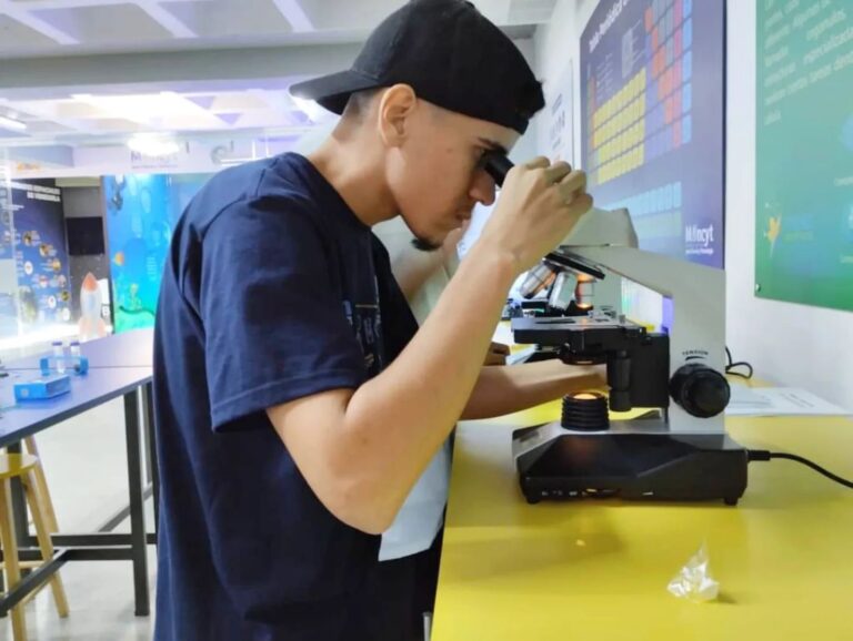 Personal del Centro Didáctico para la Enseñanza de las Ciencias en Carabobo refuerzan conocimientos en biología