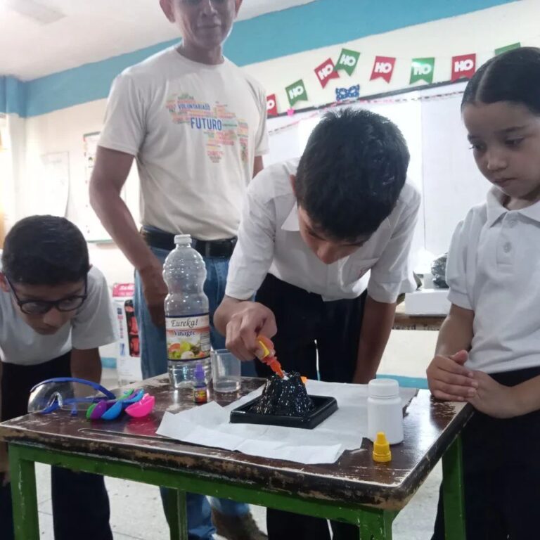 La «Química Divertida» cautivó a estudiantes del estado Barinas