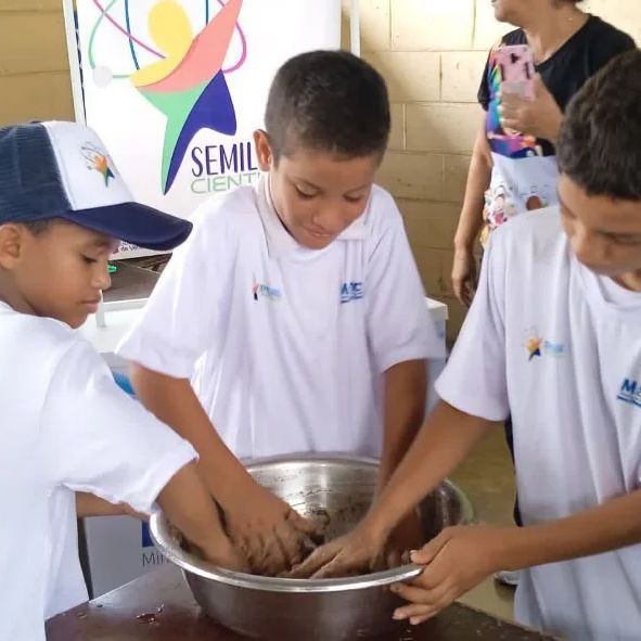 Jóvenes de Portuguesa participaron en taller de formación sobre cunicultura