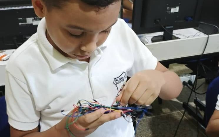 Niños y niñas apureños aprenden sobre robótica, electrónica y microscopía en «Ruta Científica»