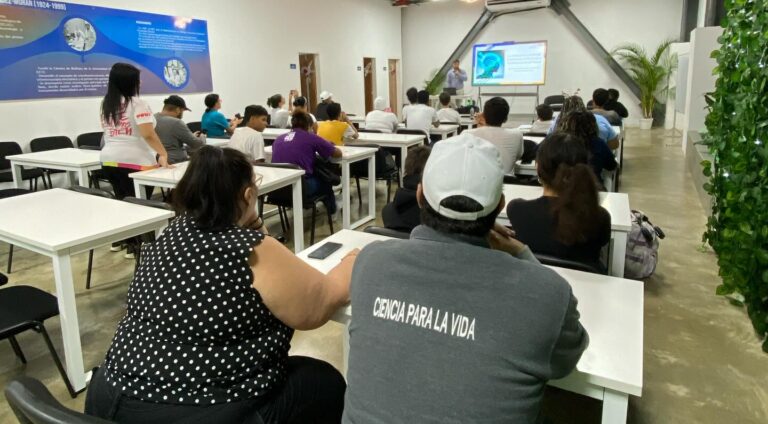 Fortalecen capacidades tecnológicas con taller de Inteligencia Artificial en La Guaira