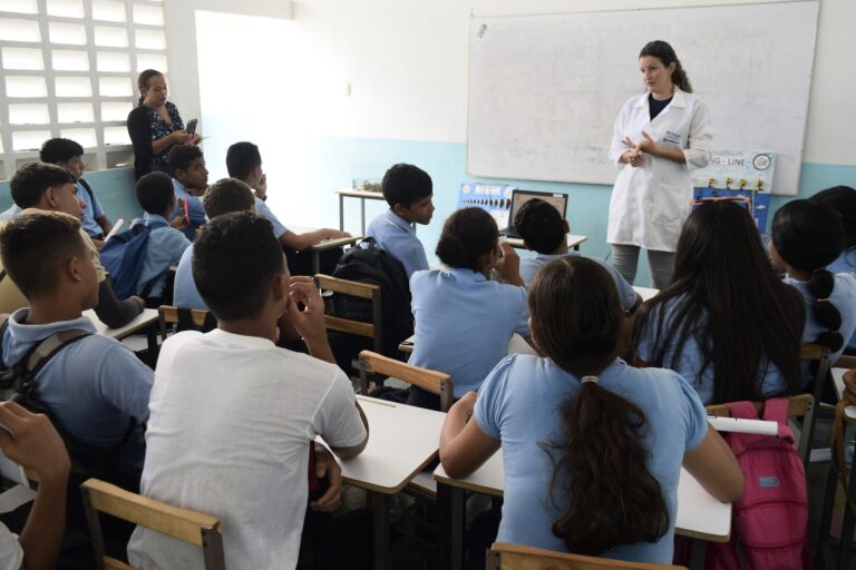 Estudiantes de Sucre fusionaron la ciencia con la creatividad en jornada educativa