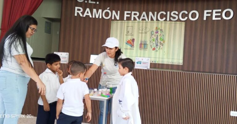 Experimentos divertidos motivan el amor por la química en Guárico