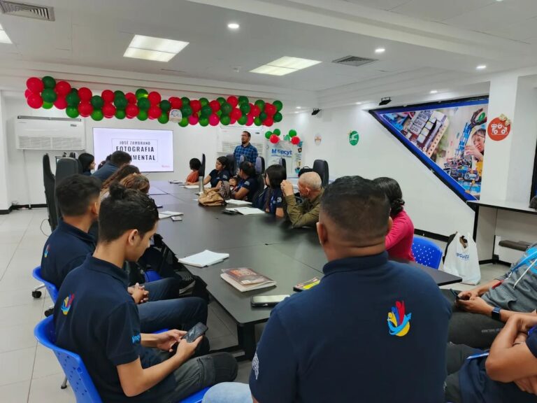 Curso básico de fotografía documental dotó de herramientas comunicacionales a trabajadores del Mincyt Zulia