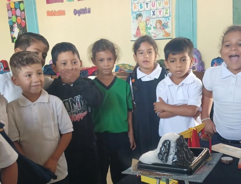 Estudiantes larenses se acercan a las ciencias con la Sala Itinerante Dra. Anamaría Font  