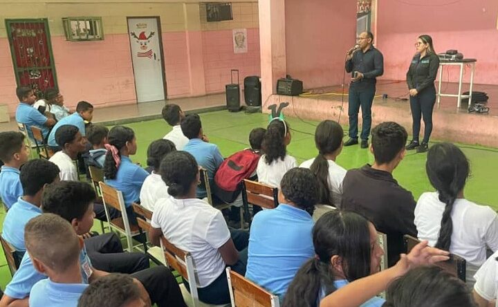 Estudiantes de Puerto Ordaz se inician en la robótica