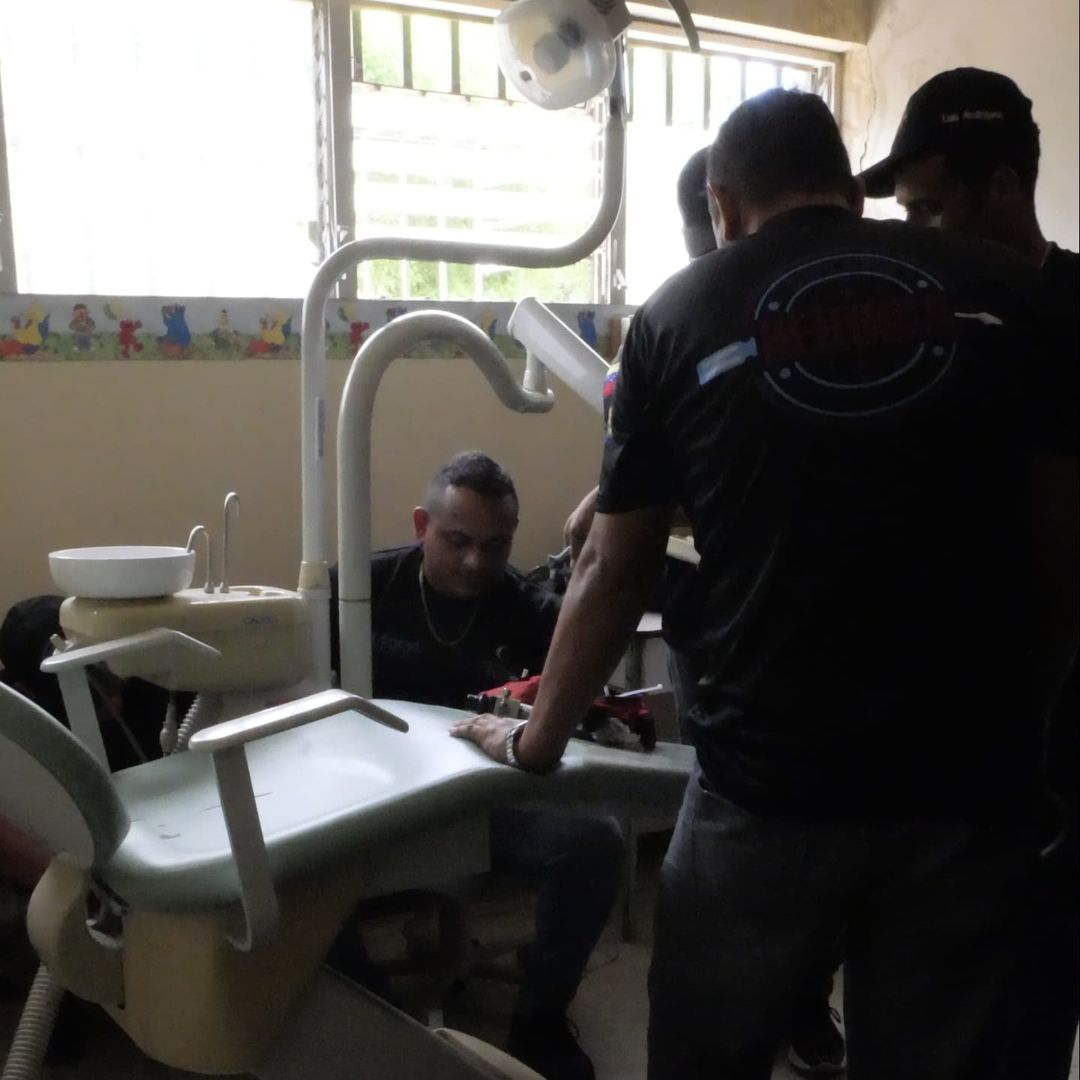 Brigadistas de Cayapa Heroica recuperan unidades odontológicas en Consultorios Populares Tipo II en Nueva Esparta