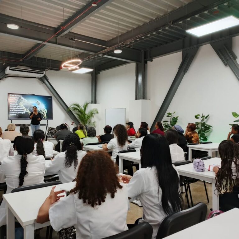 Realizan conferencia «Etnobotánica: Un Nuevo Mundo para el Cuidado de la Salud» en La Guaira