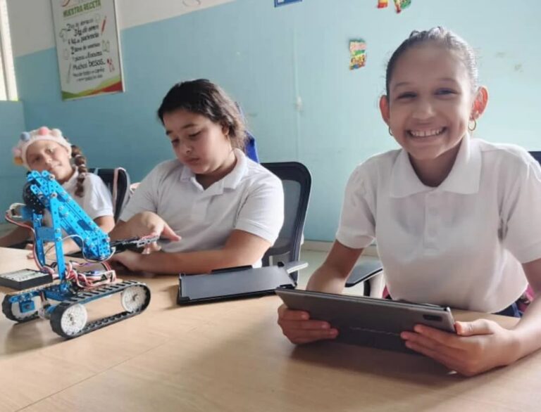 Niños y niñas de Anzoátegui descubren el fascinante mundo de la robótica