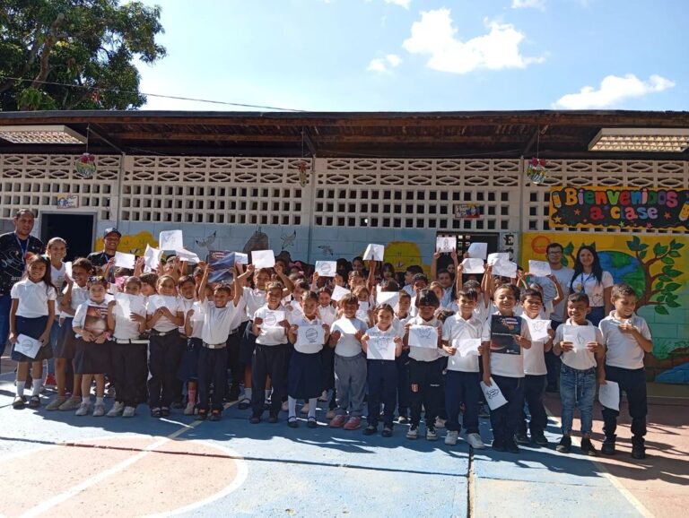 Más de 120 estudiantes de Guárico participan en jornada lúdica sobre ciencias espaciales y robótica