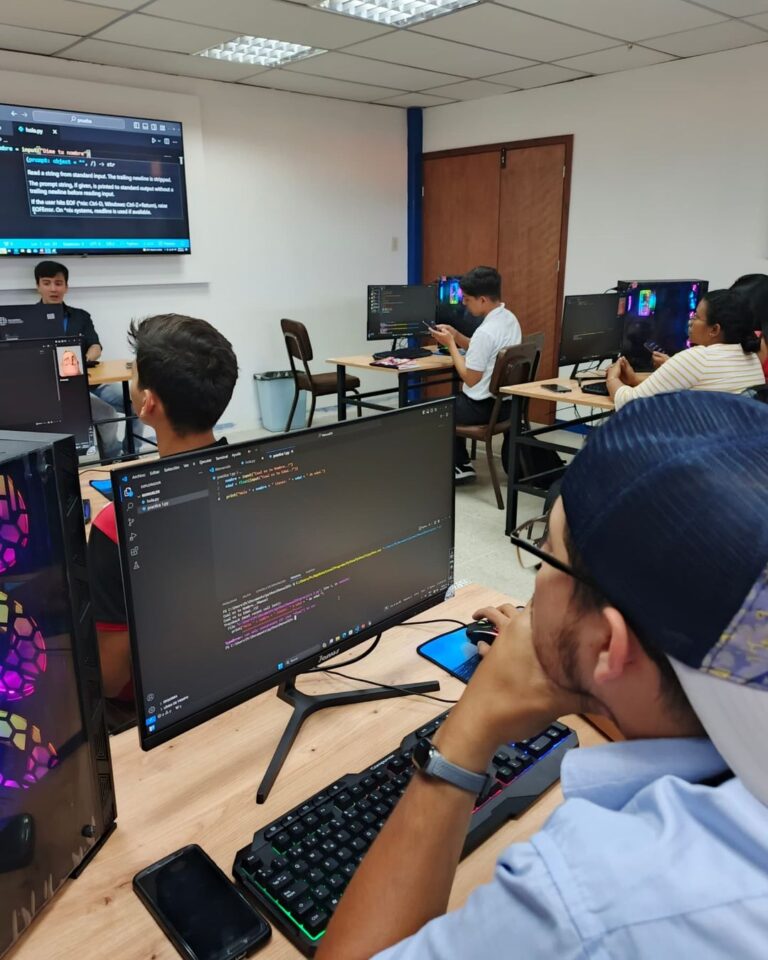 Realizan curso de introducción a la programación con python en Táchira