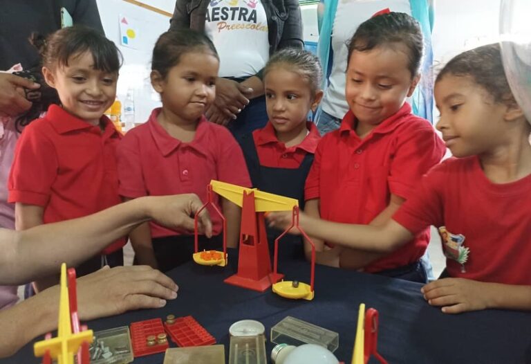 Niños y niñas de Lara exploran la ciencia en la Sala Itinerante Dra. Anamaria Font