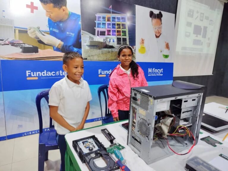 Estudiantes de Guanta aprenden sobre el fascinante mundo de la tecnología