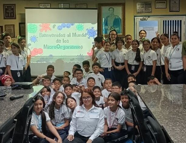 Semilleros Científicos de Bolívar descubren el mundo de los microorganismos y las enfermedades zoonóticas