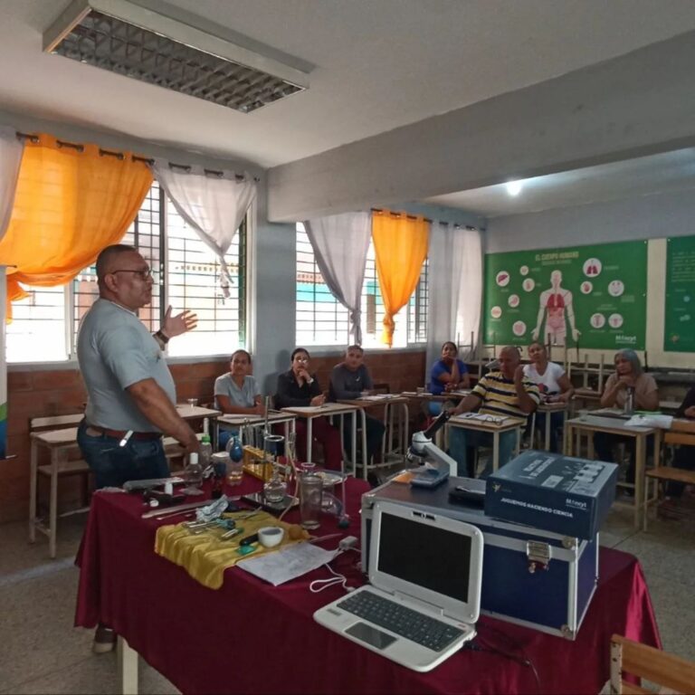 Docentes de Lara participan en jornada de formación científica