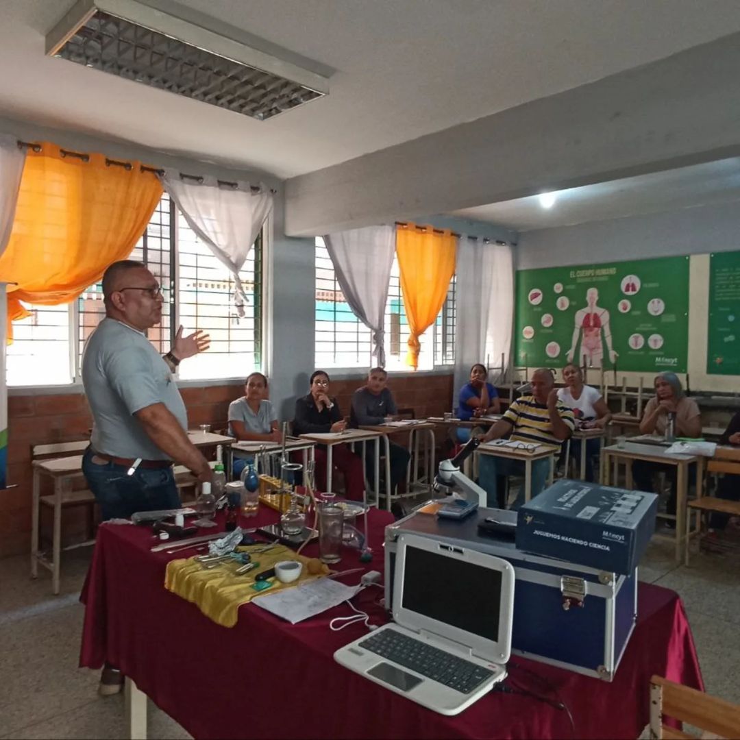 Docentes de Lara participan en jornada de formación científica