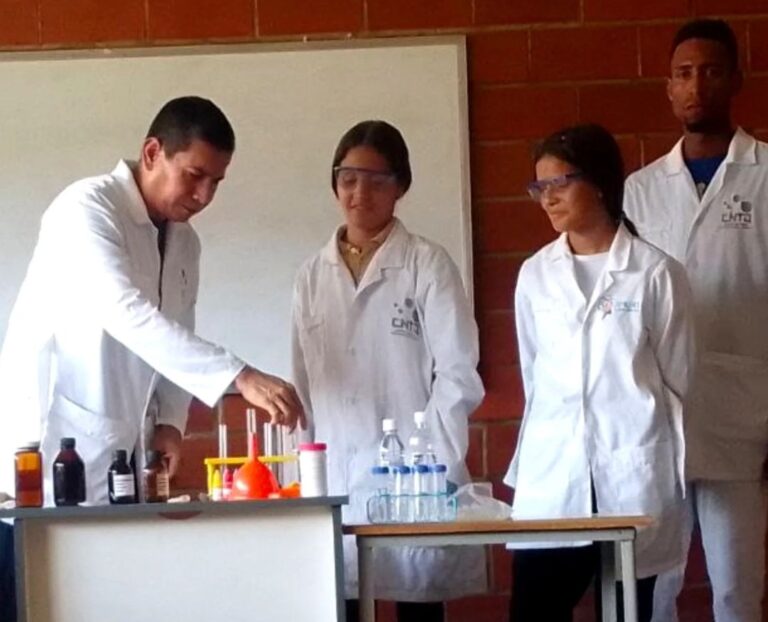 Estudiantes de Miranda viven emocionante encuentro científico con el CNTQ
