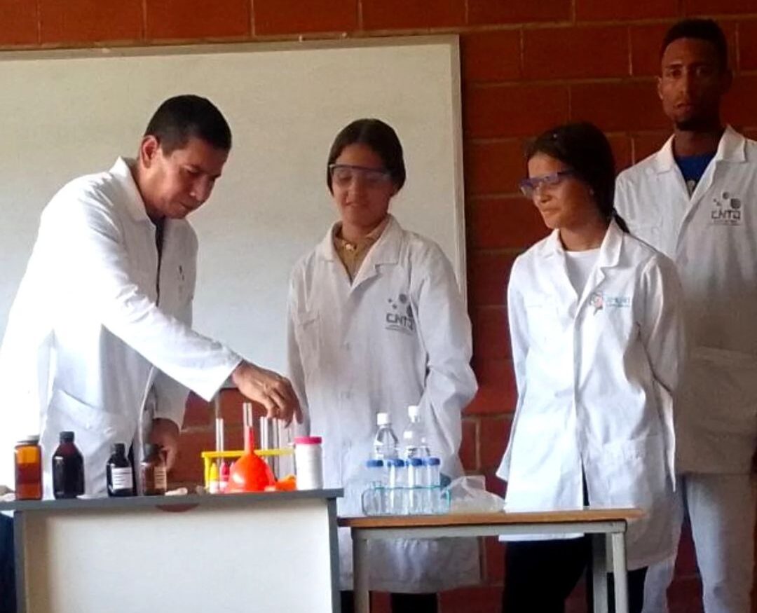 Estudiantes de Miranda viven emocionante encuentro científico con el CNTQ