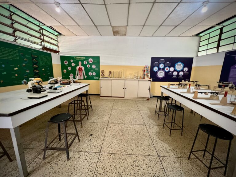 Instalan laboratorio de ciencias en Liceo Militar “G/J Rafael Urdaneta” del Zulia