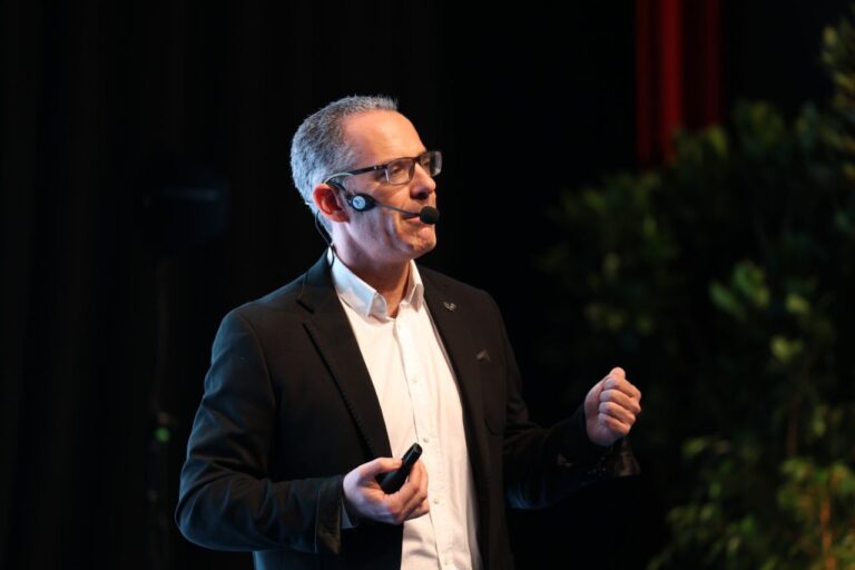 Dr. Gorka Orive ofreció conferencia sobre efectos a largo plazo del Covid-19