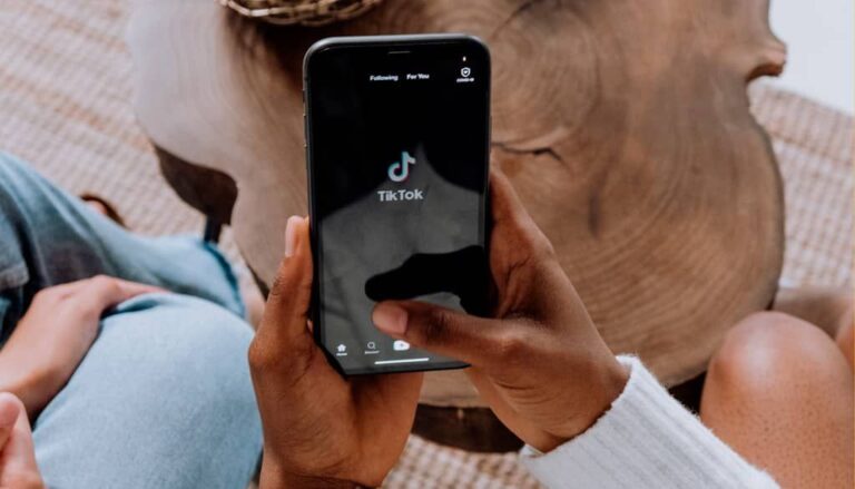Investigación revela impacto negativo del uso prologando de TikTok en la salud mental de los jóvenes