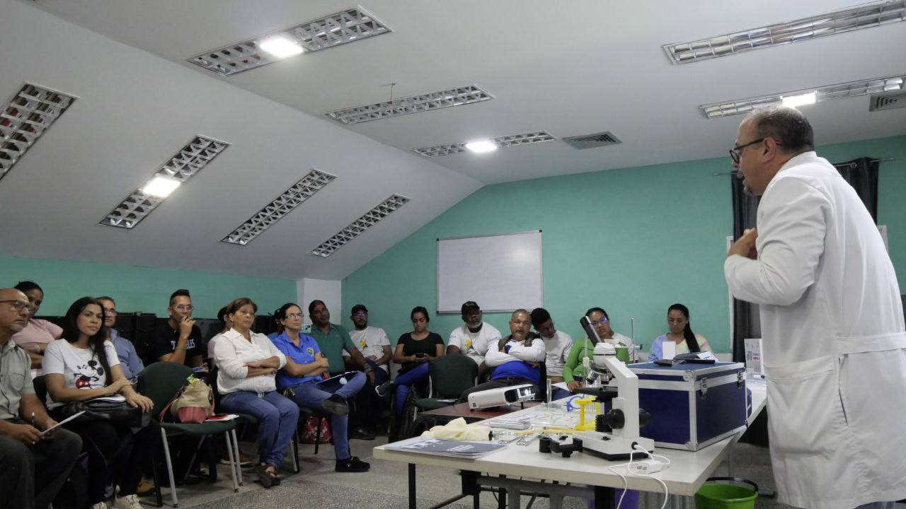 Caravana de la Química lleva jornada de capacitación a docentes de Nueva Esparta