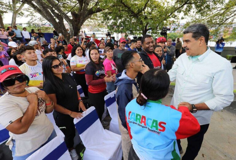 Presidente Maduro anuncia elecciones comunales para la juventud en 2025