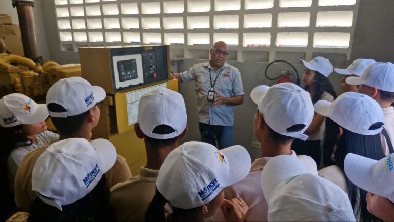 Más de 300 estudiantes visitaron las instalaciones de Cantv en la región Capital