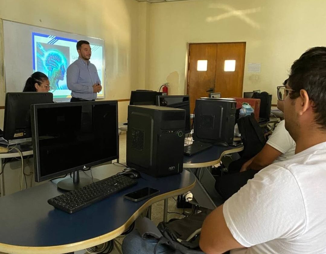 Mincyt ofrece taller sobre inteligencia artificial a estudiantes de La Guaira