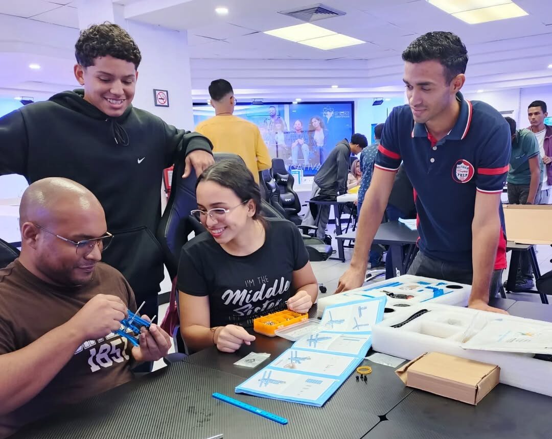 Zulia | Estudiantes universitarios aprenden sobre el fascinante mundo de la robótica