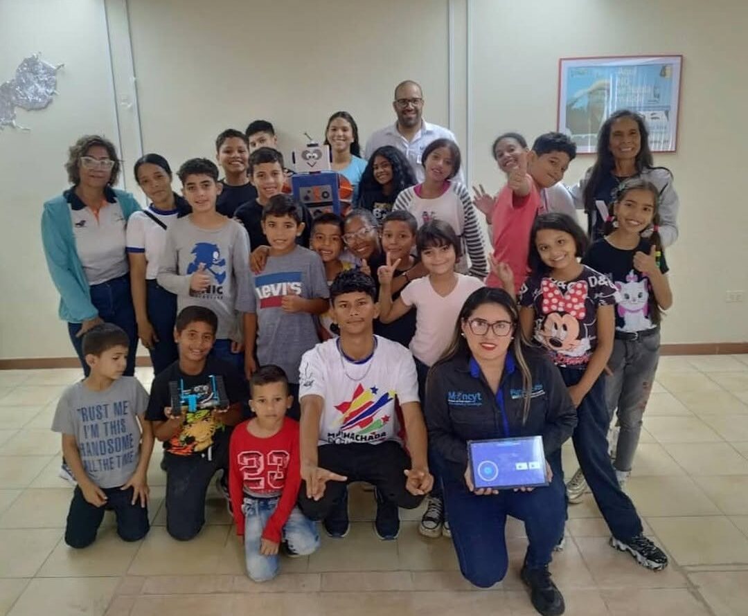 Niños y niñas de Bolívar fortalecen conocimientos en Campamento Navideño de Robótica 