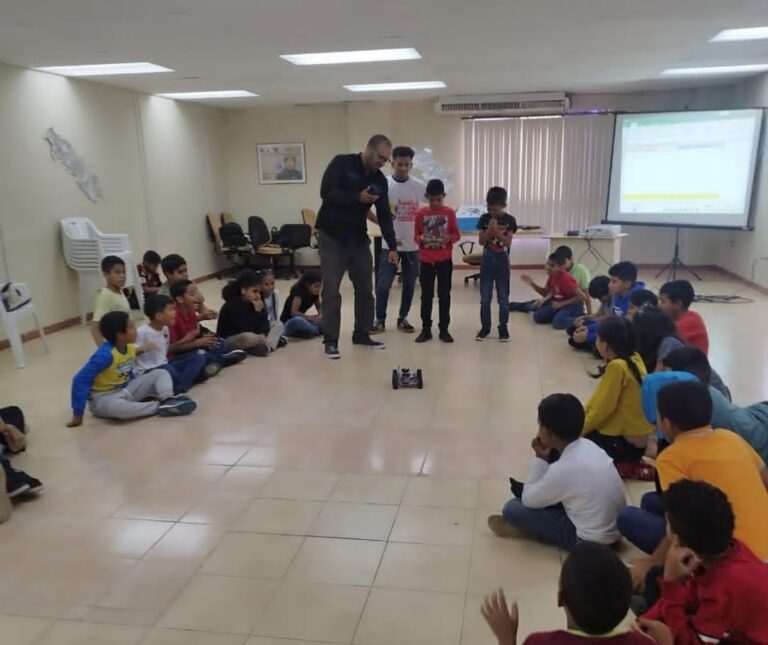 En Bolívar niños y niñas aprenden sobre construcción y ensamblado de robots en tercera jornada del Campamento Navideño