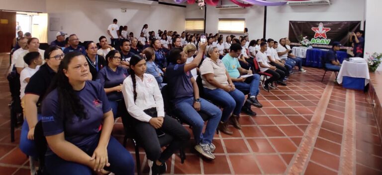 Jóvenes barineses se certifican como maestras y maestros pecuarios