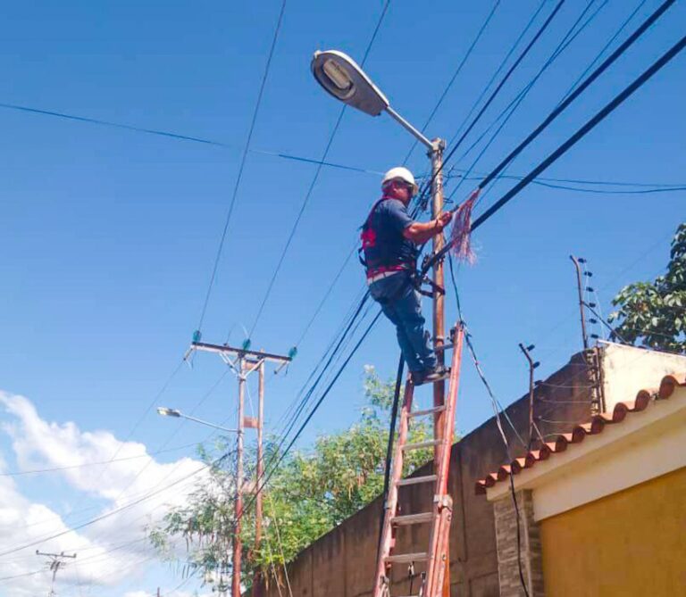 Cantv restablece servicios de telefonía fija e internet a 200 familias de Yaracuy 