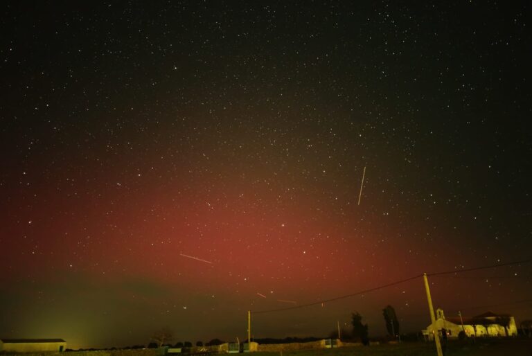 Auroras boreales iluminaron el cielo durante la noche del primero de enero en Europa