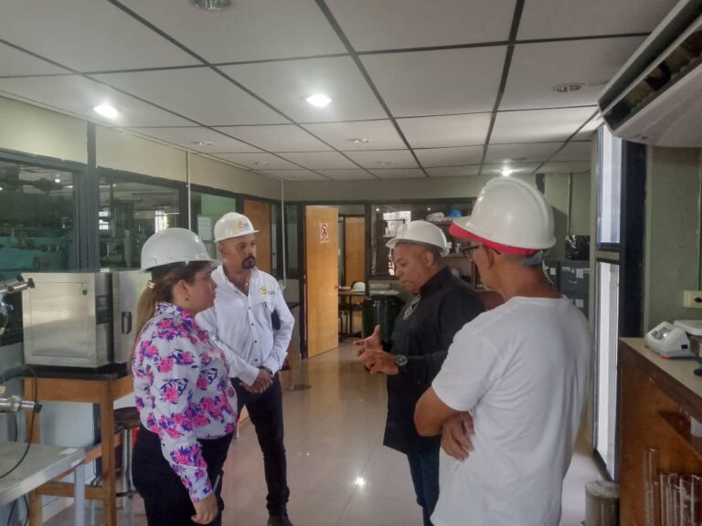 Mincyt evalúa avances en institutos de investigación del país