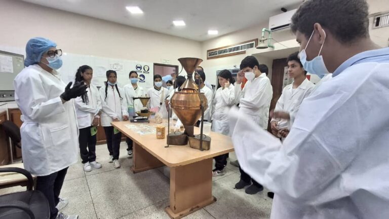 Estudiantes de Yaracuy aprenden sobre cultivo, cría y cosecha de pez tilapia en estación piscícola de Ciepe